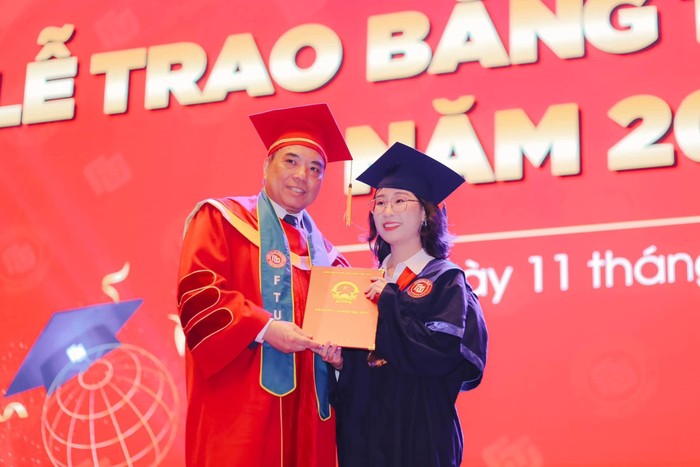 Đỗ Hoàng Phương Nhi trở thành một trong những thủ khoa đầu ra đạt số điểm cao nhất trong lịch sử Trường Đại học Ngoại thương. (Ảnh: NVCC).