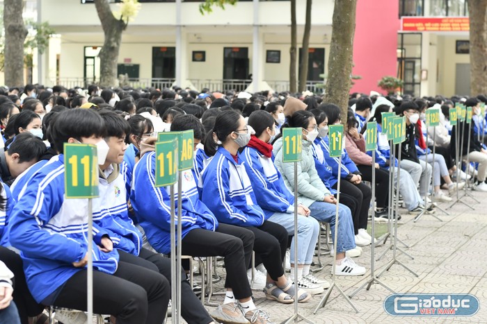 Học sinh Trường Trường học phổ thông Thuận Thành số 1 tỉnh Bắc Ninh dự lễ Khai trương sáng ngày 5/12/2022. (Ảnh: Mai Huệ).