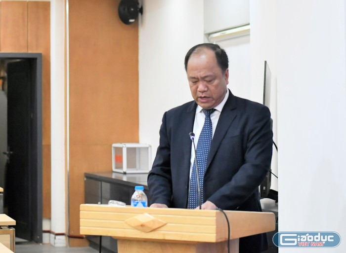 Tiến sĩ Nguyễn Văn Thiện – Phó Hiệu trưởng Trường Đại học Công nghiệp Hà Nội phát biểu tại buổi lễ. (Ảnh: Huệ Mai).
