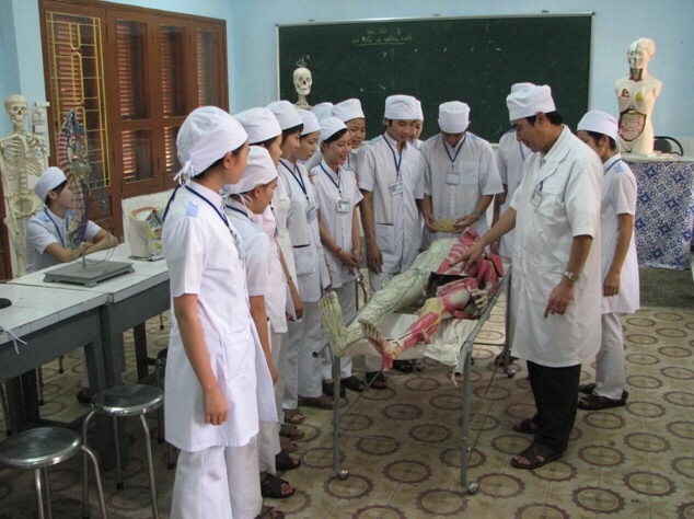 Một tiết học của sinh viên Trường Cao đẳng Y tế Bình Định. (Ảnh: website nhà trường).
