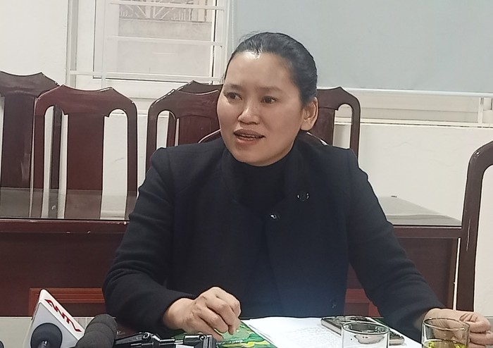 Cô Nguyễn Thị Ngân Bình - Hiệu trưởng Trường Tiểu học Kim Giang trong buổi trao đổi với báo chí. (Ảnh: Mạnh Đoàn).