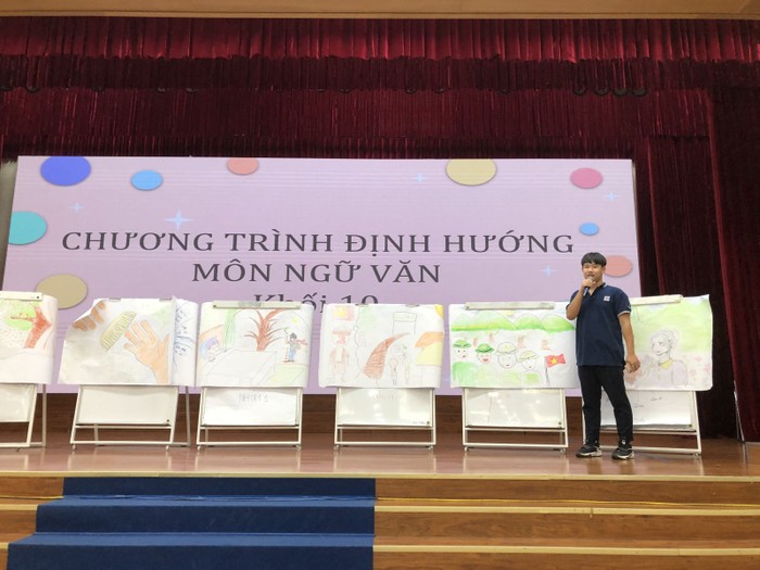 Học sinh khối 10 Trường Nguyễn Siêu tham gia tuần định hướng môn Ngữ văn. (Ảnh: NTCC).
