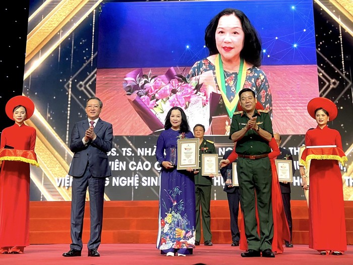 Giáo sư, Tiến sĩ, Nhà giáo ưu tú Nguyễn Minh Thủy được vinh danh trong Chương trình Vinh quang Việt Nam năm 2023.