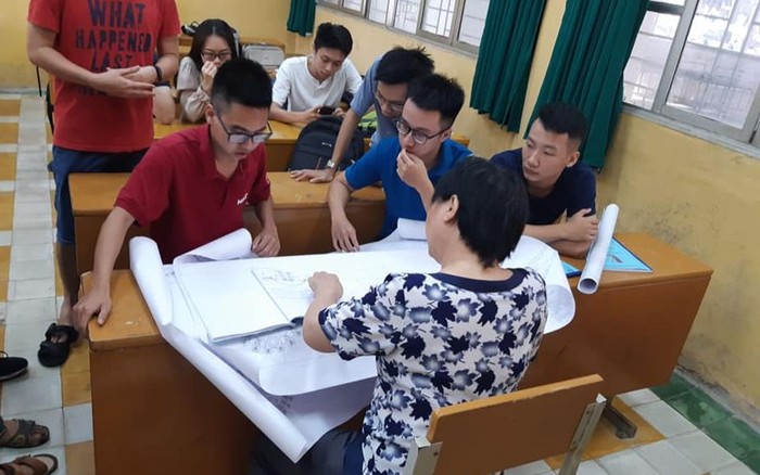 Sinh viên Kỹ thuật Cơ điện tử Đại học Bách khoa Hà Nội đang thảo luận. (Ảnh: website nhà trường).