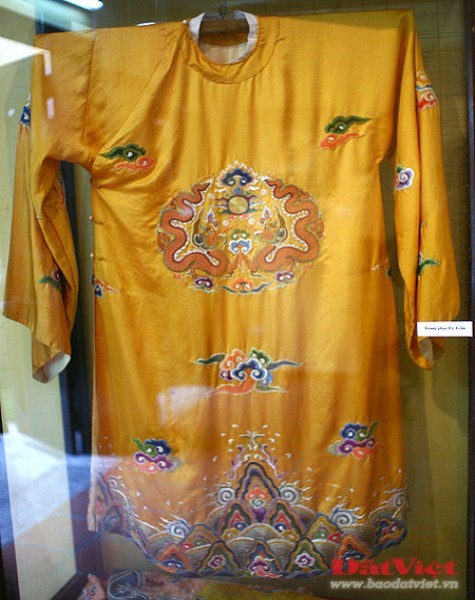 Trang phục hoàng cung thời Lý - Trần.