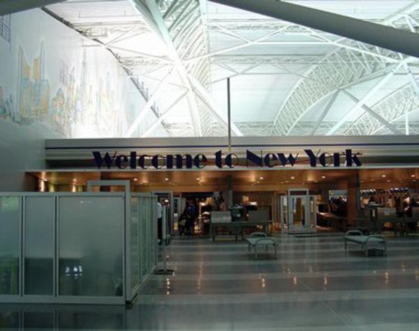 1. Dự án mở rộng sân bay John Kennedy Chi phí xây dựng hết 12,7 tỷ USD. Sân bay JFK, New York là sân bay bận rộng nhất thế giới. Kế hoạch mở rộng sân bay đã có từ cách đây một thập kỷ, bao gồm việc xây dựng các các nhà ga mới và một đường băng dài 8 dặm.