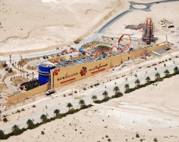 11. Khu giải trí Dubailand, UAE Dubailand dự kiến sẽ lớn gấp đôi công viên giải trí lớn nhất thế giới là Walt Disney, Mỹ. Địa điểm này sẽ gồm có 45 siêu dự án và hơn 200 dự án nhỏ hơn. Dự kiến khi hoàn thành nó sẽ thu hút 200,000 khách mỗi ngày. Dự án siêu khủng này ước tính tiêu tốn 76 tỷ USD. Với giá cao như vậy, dự án không tưởng này có nguy cơ đình trệ vì khủng hoảng kinh tế.