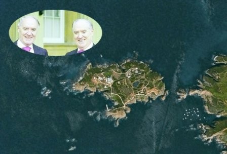 Anh em doanh nhân người Anh David và Frederick Barclay đã mua đảo Brecqhou hồi năm 1993