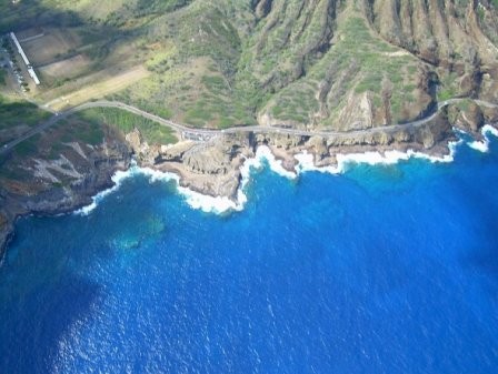 Đầu mùa hè này, CEO của Oracle Larrt Ellison đã chi 600 triệu để mua một hòn đảo hoang sơ ở Hawaii. Hòn đảo rộng 141 dặm vuông trước đây thuộc sở hữu của tỷ phú David Murdock có 3200 cư dân