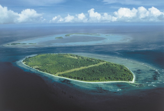Hòn đảo là thảm thực vật xanh giữa biển Ấn Độ Dương