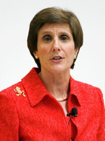 1. Irene Rosenfeld, CEO công ty Kraft Tổng tiền thù lao năm 2011: 21.944.694 USD Tiền lương và thưởng tiền mặt: 1.540.712 USD Thưởng cổ phiếu và các khoản khác: 9.688.181 USD Đảm nhận chức vụ CEO từ: Tháng 6/2006