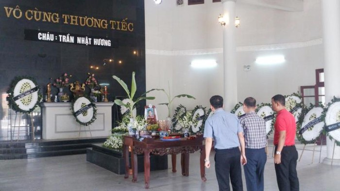 Sáng 29/8, gia đình đã làm lễ an táng cho cháu Hương tại nhà tang lễ bệnh viện Đức Giang.