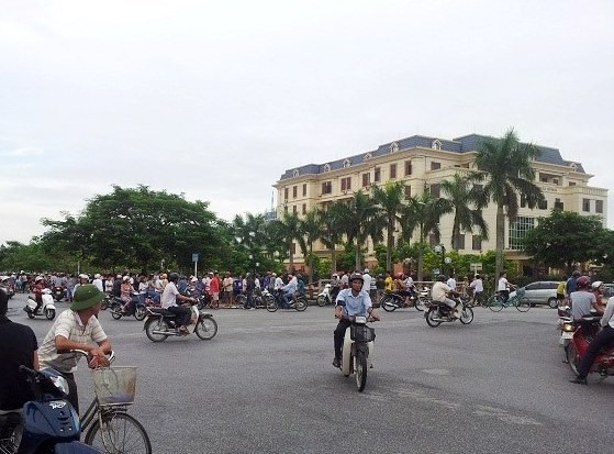 Khung cảnh trước UBND TP Thái Bình sau vụ xả súng kinh hoàng.