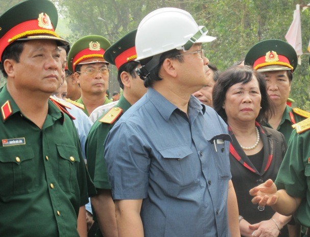 Phó Thủ tướng Hoàng Trung Hải trong buổi làm việc tại Nhà máy Z121.