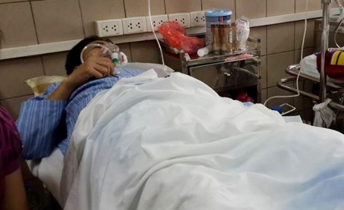Công nhân Lê Quang Sinh đang được điều trị tại Bệnh viện Bạch Mai.
