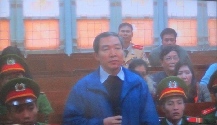 Dương Chí Dũng tại phiên tòa xét xử em trai Dương Tự Trọng.