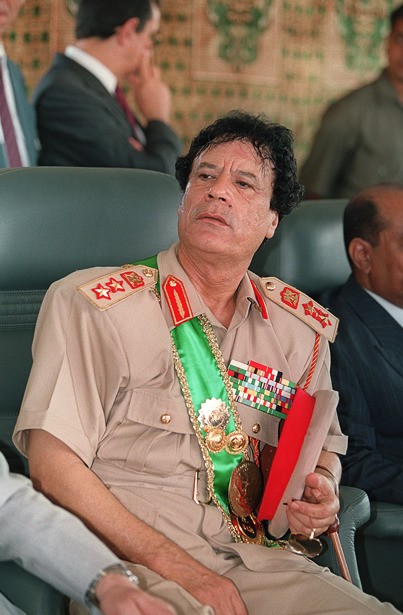 Gaddafi là con út trong một gia đình nông dân. Theo chính thức cha ông là Mohammed Abdul Salam bin Hamed bin Mohammed Al-Gaddafi, còn gọi là Abu Meniar (mất năm 1985). Tuy nhiên trong The Times có thông tin về khả năng cha thực của ông là một sĩ quan Pháp. Mẹ ông là Aisha Bin Niran. Ít điều được biết về tuổi thơ của Gaddafi.