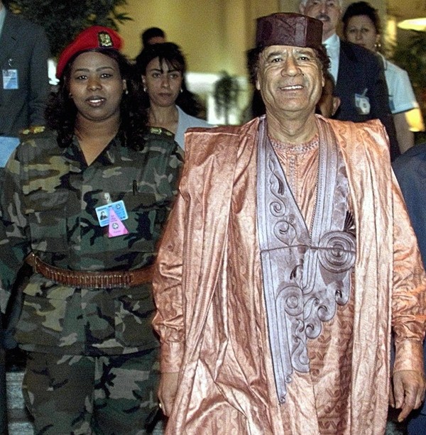 Người tạo cảm hứng cho Gaddafi là Gamal Abdel Nasser, tổng thống nước Ai Cập láng giềng, người đã lên giữ chức tổng thống bằng cách kêu gọi một sự thống nhất Ả Rập. Năm 1961, Gaddafi bị trục xuất khỏi Sebha vì các hoạt động chính trị.