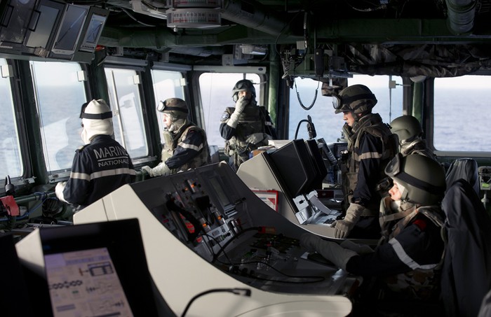 Các sỹ quan chỉ huy, điều khiển trên chiến hạm Mistral