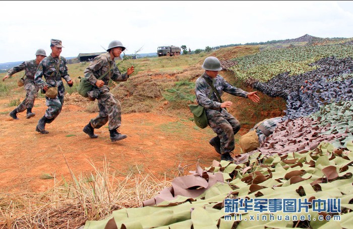 Lữ đoàn pháo ở tây nam Trung Quốc tập trận bắn đạn thật ảnh 4
