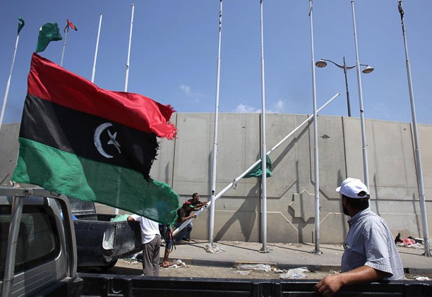 13. Libya những ngày cuối tháng 8 đâu đâu cũng thấy tiếng súng.