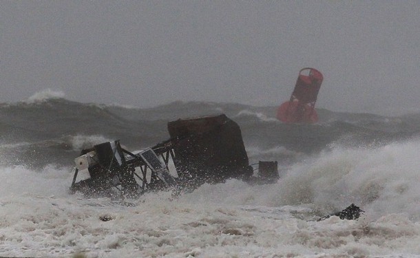 Dù không còn đặc biệt nguy hiểm như cảnh báo ban đầu, Irene vẫn là cơn bão phức tạp và gây ra nhiều thiệt hại.