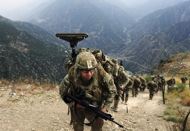 Các binh sỹ thuộc đại đội Alpha, tiểu đoàn bộ binh số 2, thuộc lực lượng Task Force No Fear tại trạm kiểm soát Mace ngày 26/8/2011.