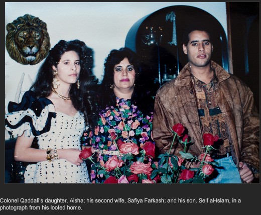 Những bức ảnh tịch thu được chủ yếu được chụp từ khi đại tá Gaddafi còn trẻ, trong số này có cả vợ, các con dâu, con rể và cháu chắt của nhà lãnh đạo.