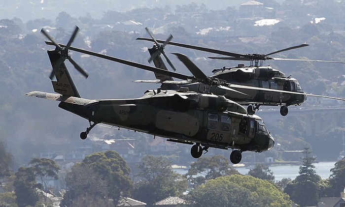 UH-60 Black Hawk là một máy bay trực thăng đa dụng bốn cánh quạt, hai động cơ hạng trung do Sikorsky Aircraft của Mỹ chế tạo.