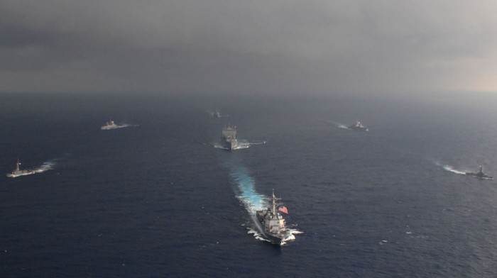 Chiến hạm Hải quân Mỹ - Singapore phối hợp diễn tập trên Biển Đông