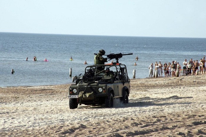 Lính đặc nhiệm Lithuanian tập trận đổ bộ trên bãi biển