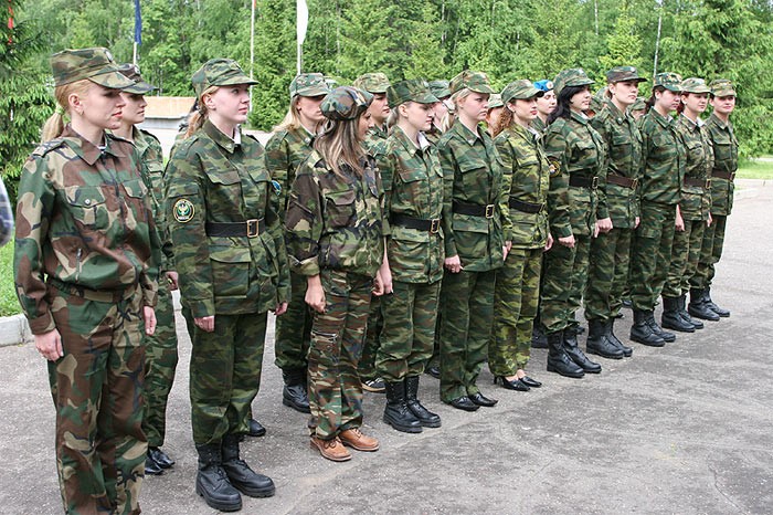 Để khuyên kích, động viên tinh thần các nữ quân nhân, đặc biệt là để cổ vũ nữ thanh niên Nga tham gia đăng tuyển vào các quân binh chủng, hàng năm quân đội Nga vẫn thường tổ chức một cuộc thi hoa hậu mang tên “Hoa Hậu quân đội Nga”.