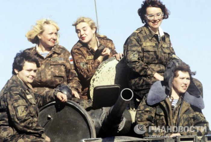 Nữ quân nhân trong các quân binh chủng của quân đội Nga.