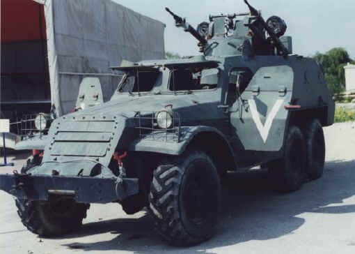 Xe thiết giáp BTR-152 do Liên Xô cũ sản xuất trong biên chế, trưng bày của quân đội nhiều nước