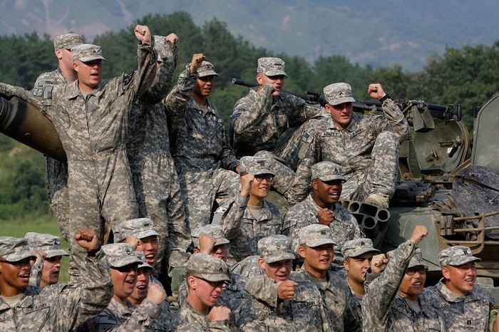 Tập trận bắn đạn thật Mỹ - Hàn Quốc tại Pocheon ngày 1/9/2011.
