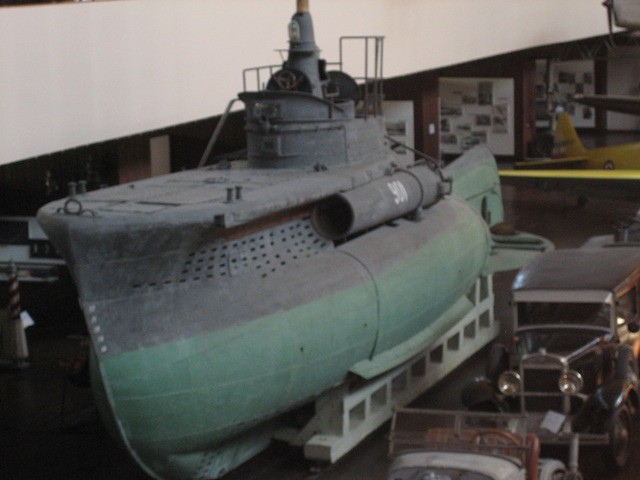 Tàu ngầm lớp CB của Hải quân Italy trong Chiến tranh thế giới lần II.