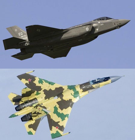 F-35 phía trên, sẽ phải trả giá đắt cho một cuộc đụng độ với Su-35 phía dưới.