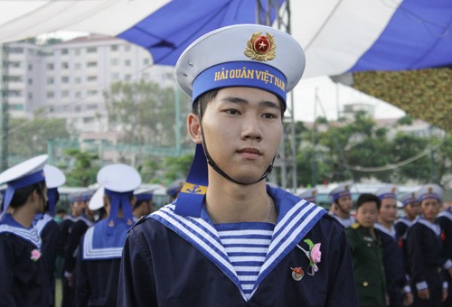 Đoàn viên Hùng Minh Hiếu, 18 tuổi, sống tại phường 3, quận 4 trong ngày hội tòng quân.