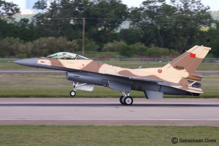 Hiện nay, Không quân Ma rốc đã nhận được 4 trong số hơn 20 chiếc F-16C / D theo hợp đồng đã ký kết với hãng Lockheed Martin.