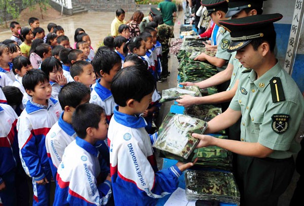 Học sinh tiểu học tại Songxian, Hà Nam, Trung Quốc tham gia khoá học giáo dục quốc phòng kéo dài 5 ngày (ảnh chụp ngày 5/9/2011).