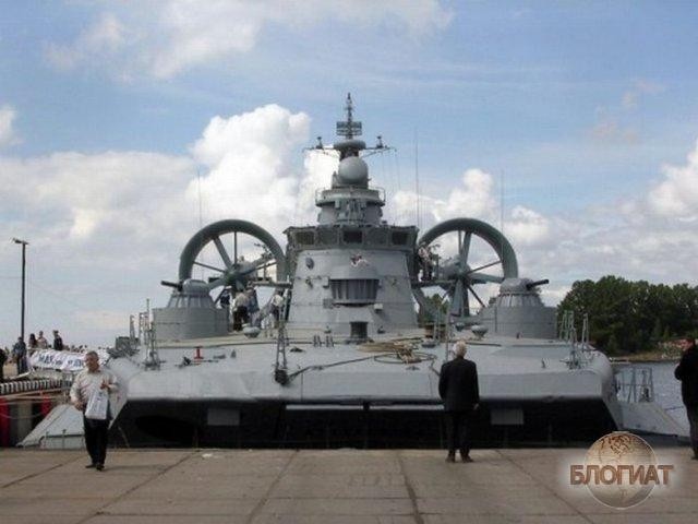 Hiện nay, hải quân Nga được trang bị tất cả chỉ có 3 chiếc Zubz đặc biệt này. Trong cuộc tập trận song phương quy mô lớn giữa quân đội Nga và Belarus mới được tổ chức đầu năm 2008, tàu đổ bộ Zurb cũng đã tham gia thực hiện các kịch bản tác chiến kết hợp lục quân và hải quân.