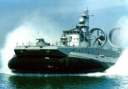 Hải quân Trung Quốc đã từng đặt hàng nhà sản xuất của Ucraina 6 chiếc tàu đổ bộ cỡ lớn tương tự như chiến hạm lớp Zubr đang có trong trang bị của Hải quân Nga.