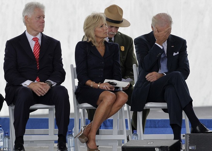 Vợ chồng Phó tổng thống Mỹ Jonh Biden và ông Bill Clinton.