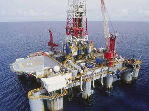 Biển Đông là nơi có trữ lượng dầu khí nhiều nhất tại châu Á. Ảnh: Khai thác dầu khí trong vùng biển đặc quyền của Việt Nam. Ảnh: TL SGTT