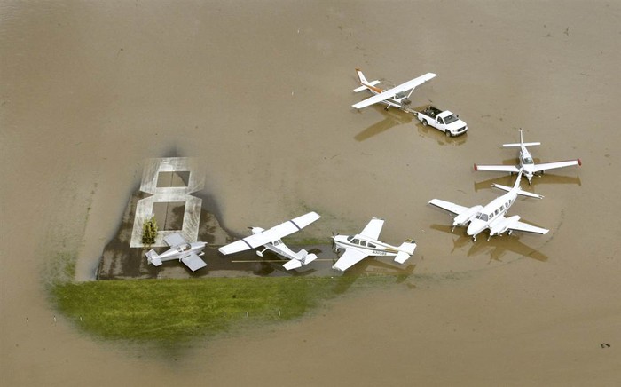 Nước lũ từ con sông Susquehanna làm ngập cả sân bay ở Bloomsburg, Pennsylvania, Mỹ.