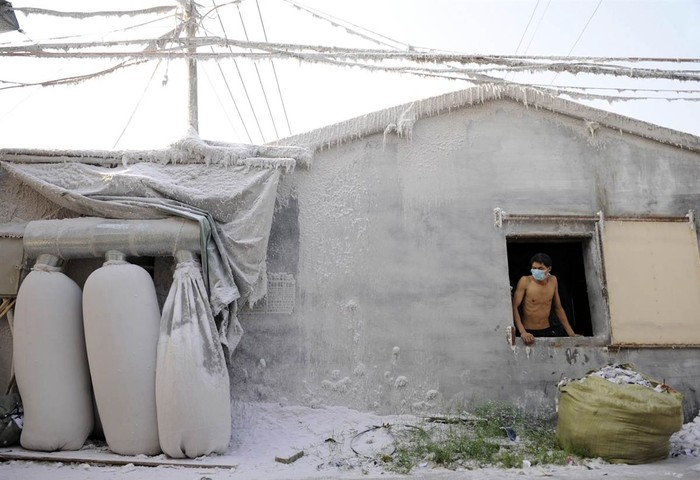 Một xưởng dệt gây ô nhiễm môi trường ở Cangnan, Trung Quốc (ảnh chụp ngày 20/9/2011).