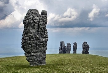 Những cột đá bị phong hoá ở cao nguyên Man-Pupu-Ner