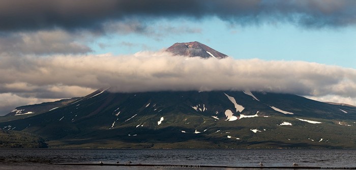 Hồ Kurile hình thành các đây từ 8300 đến 8400 năm sau khi một búi lửa khổng lồ hoạt động và tạo thành các vùng lõm địa chất to lớn.