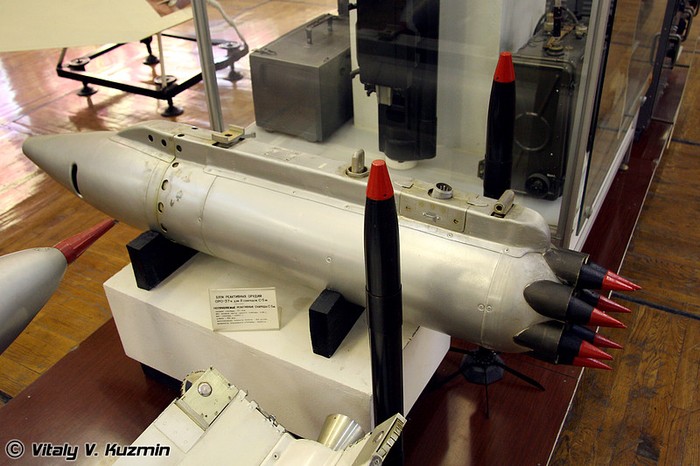 Ống phóng tên lửa không điều khiển ORO-57K chứa 8 quả S-5m