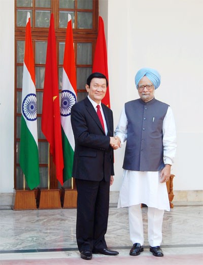 Chủ tịch nước Trương Tấn Sang gặp Thủ tướng Ân Độ Manmohan Singh.